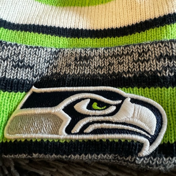 SEATTLE SEAHAWKS NFL NEW ERA
Green White Blue FOOTBALL BEANIE Cap Team Fan EUC - Picture 6 of 11